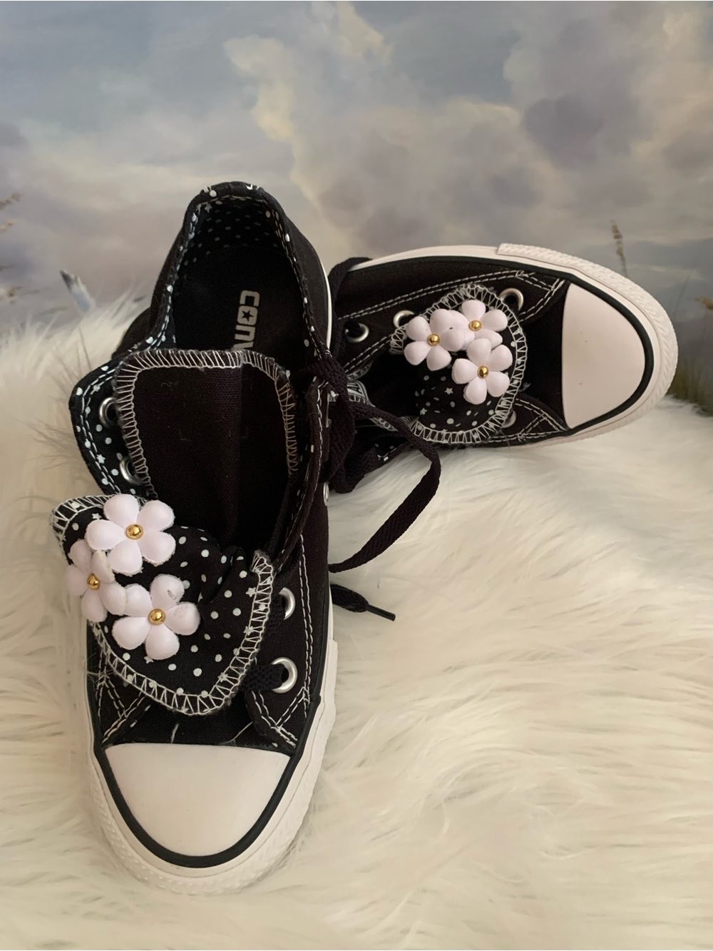 CONVERSE  ladies black double tongue, Daisy flower charms sneakers size 6 NWOT